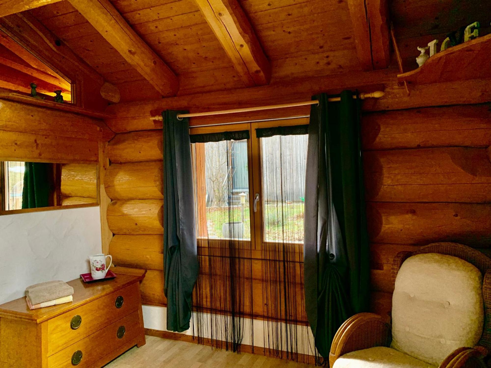 Le Gite De Briey Chalais Exterior photo